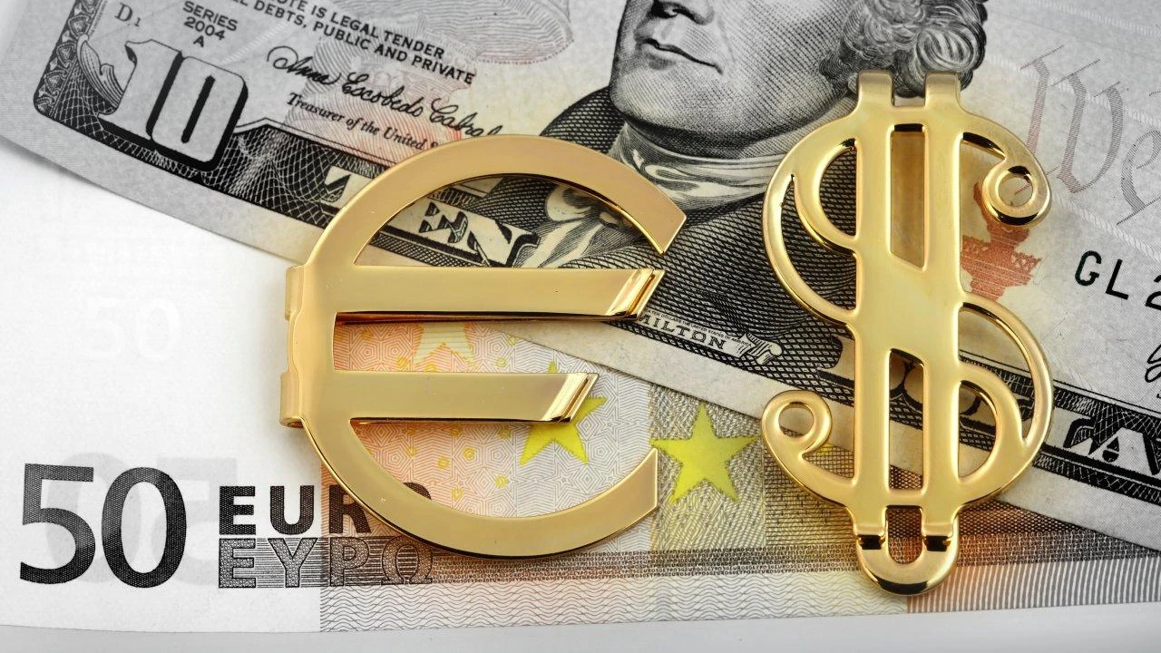 Il valore attuale del dollaro: scopri il tasso di cambio e le opportunità per beneficiarne Immagine selezionata