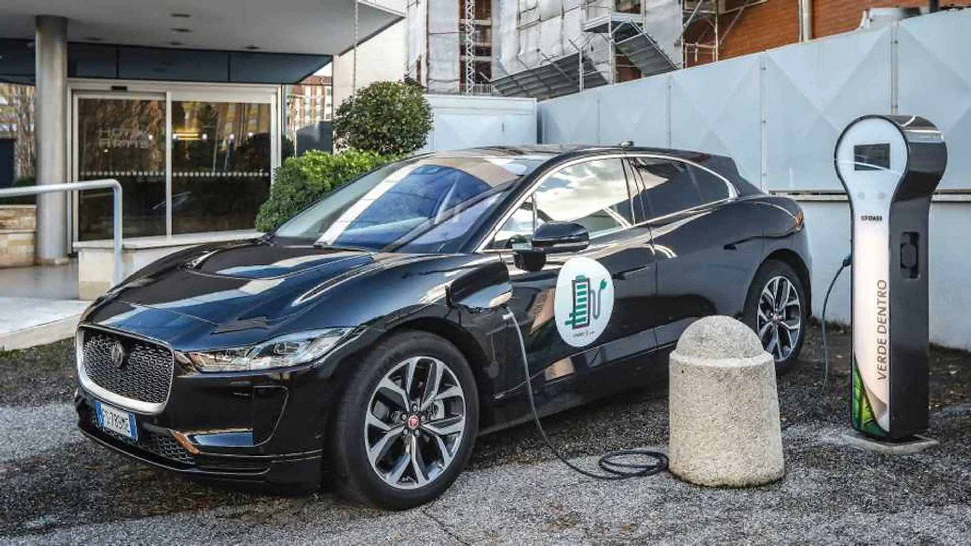 Auto elettrica italiana economica ecco il prezzo e come ottenerla grazie agli incentivi