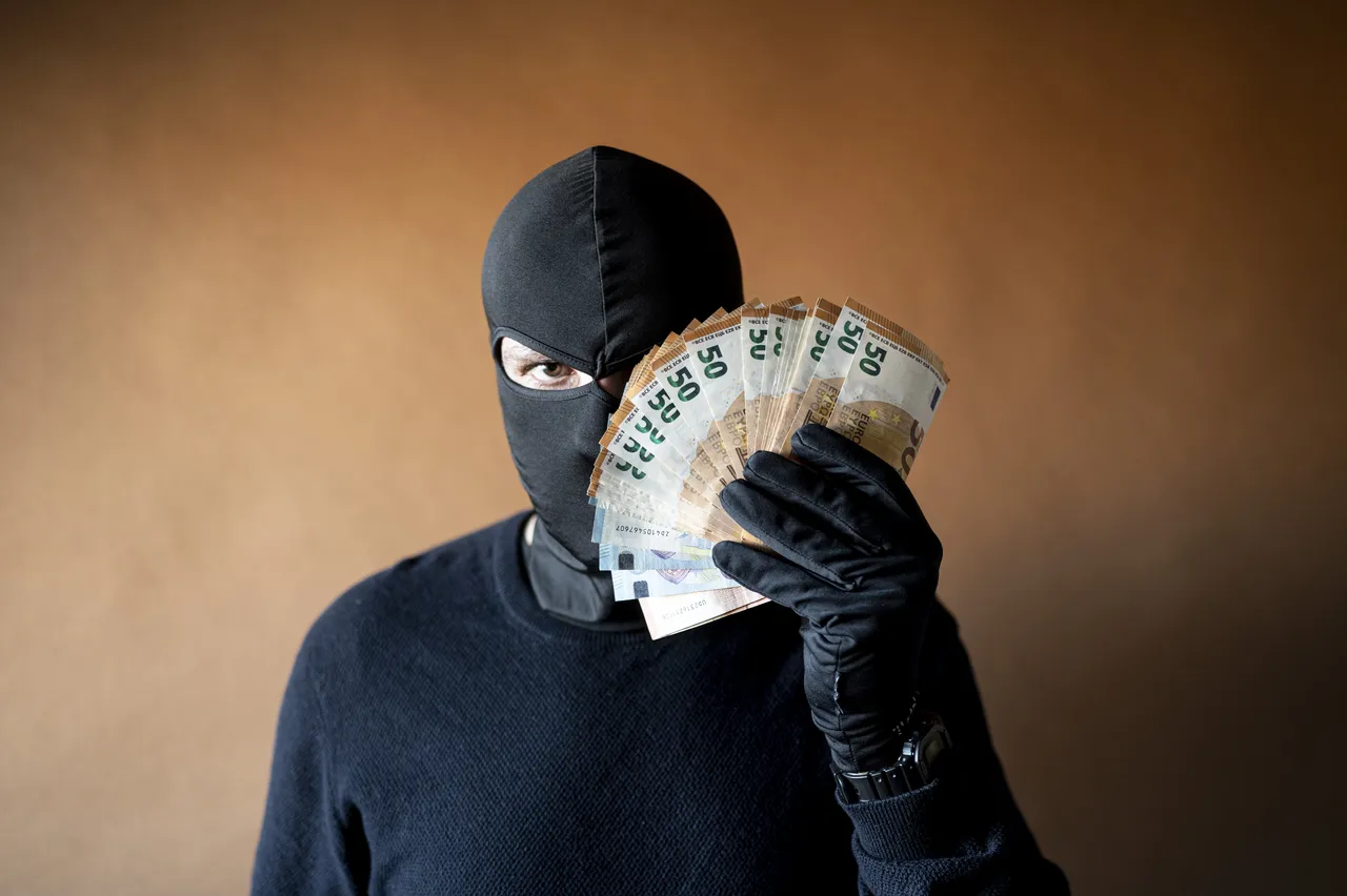 Allarme in città per una nuova truffa informatica che rischia di svuotare i conti correnti: avviso urgente ai cittadini