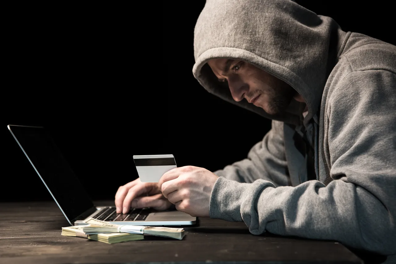 Il mercato nascosto degli account falsi online, per eludere i controlli