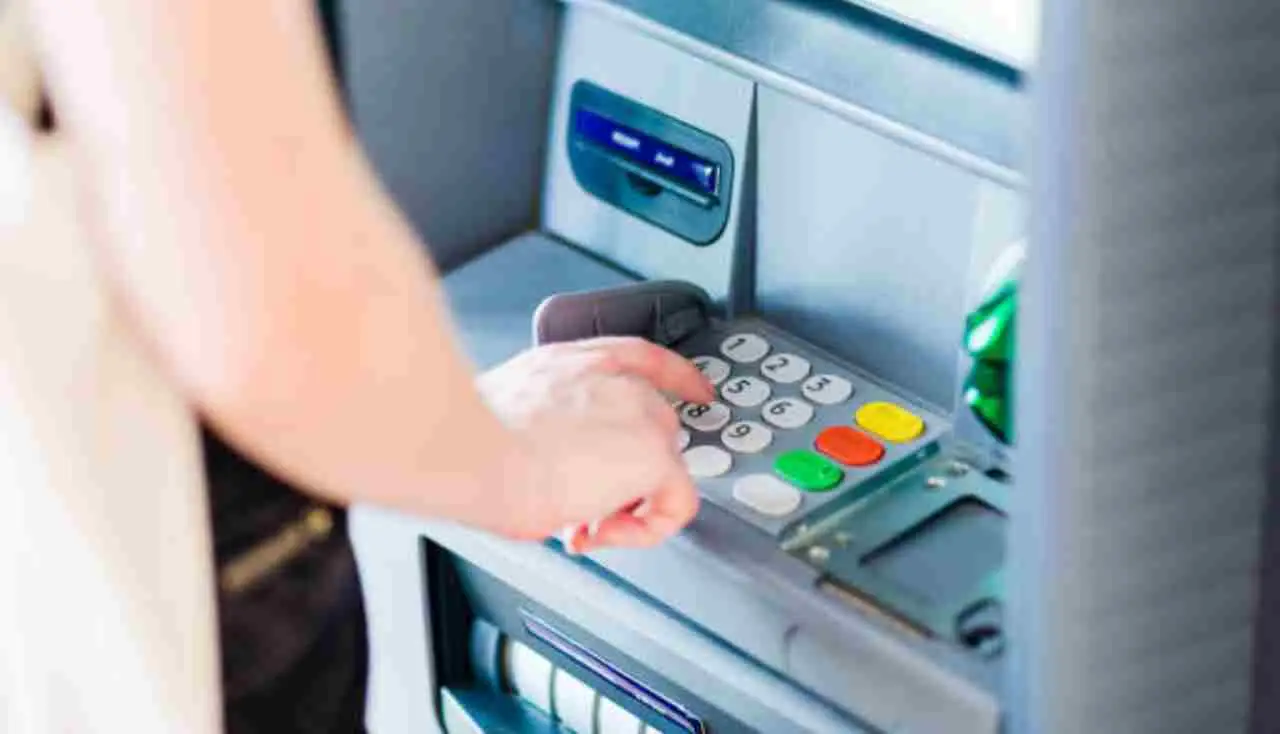 Avviso urgente ai clienti: la banca lancia un messaggio da non sottovalutare Immagine selezionata