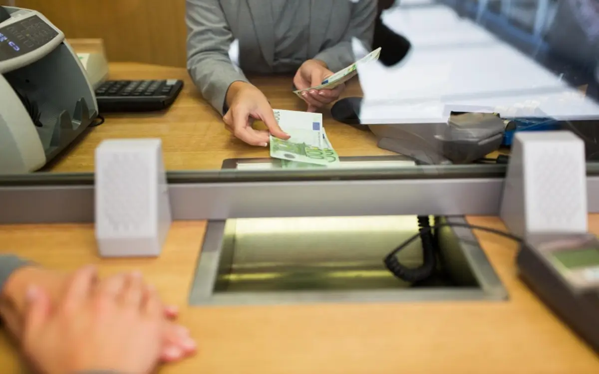 Avviso urgente ai clienti: la banca lancia un messaggio da non sottovalutare Immagine selezionata