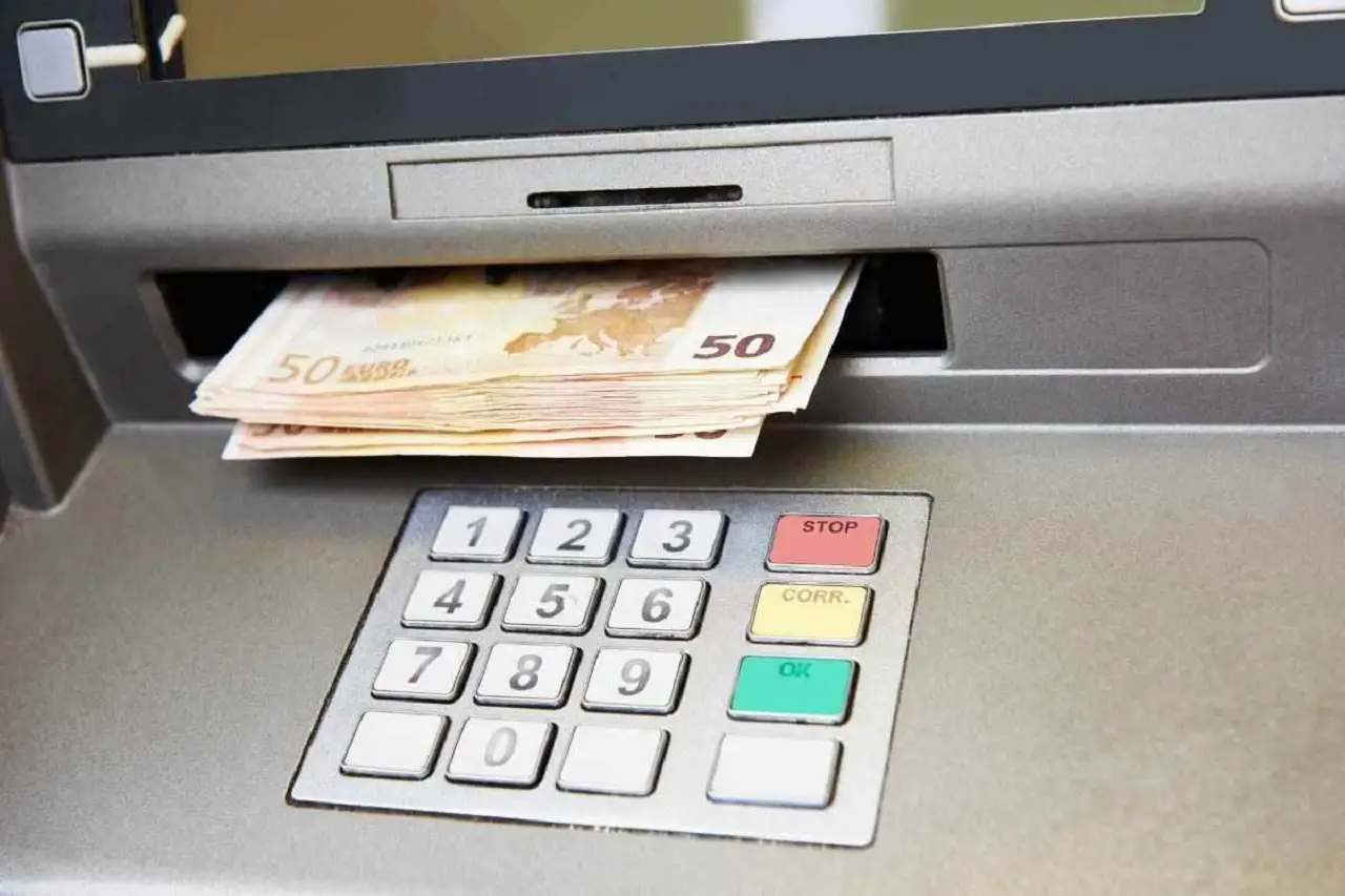 Avviso urgente ai clienti: la banca lancia un messaggio da non sottovalutare Immagine selezionata