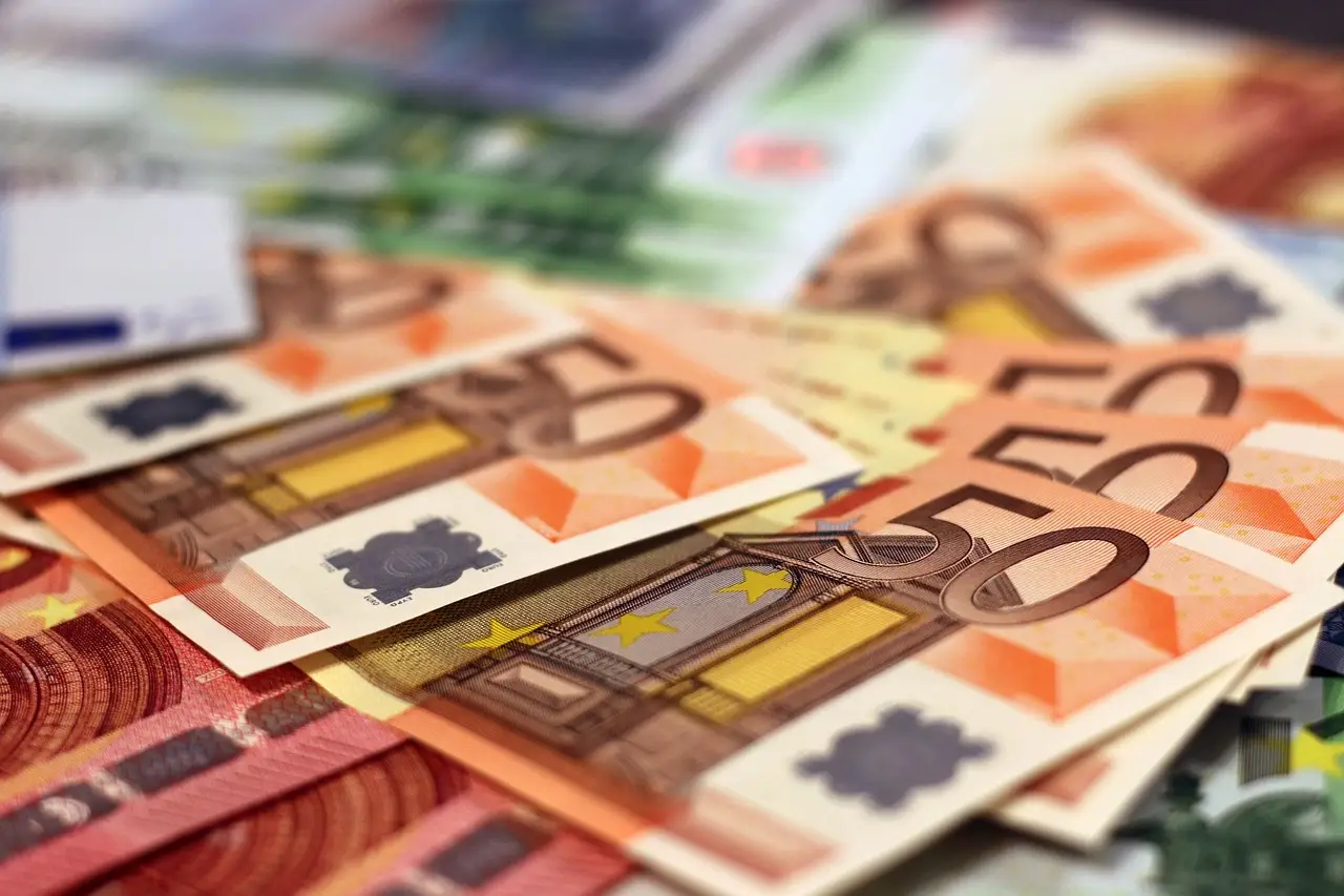 Reddito di cittadinanza, ecco chi lo perde e da quando SP - Tessera RDC con scritta “scaduto” o “revocato”
